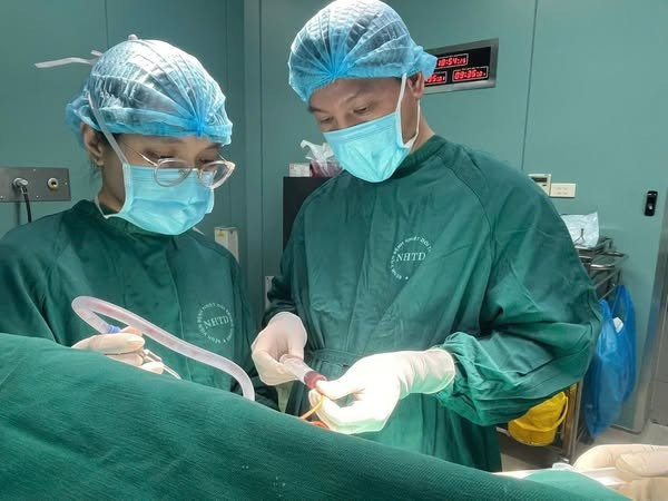 Ca mổ thức tỉnh cho bệnh nhân - Ảnh BVCC mo-nao-tinh.jpg