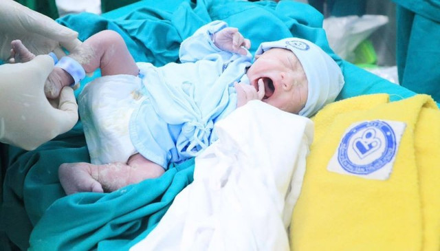 Em bé đã chào đời an toàn - Ảnh BVCC phoi-de.jpg
