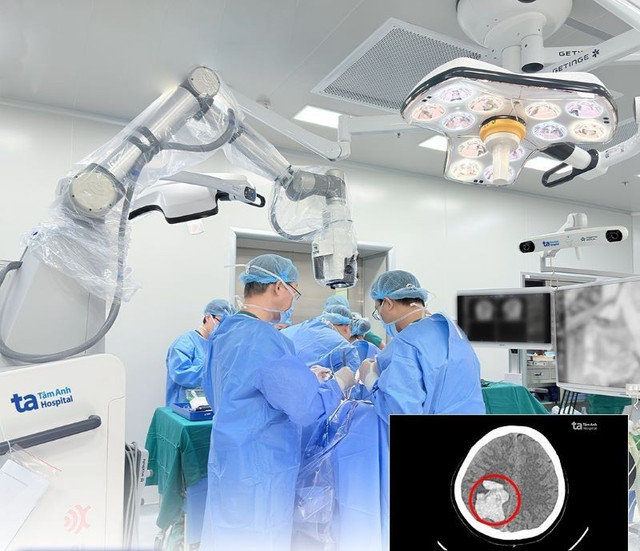 Kịp thời phẫu thuật cứu sản phụ và thai nhi trong giờ vàng - Ảnh BVCC 526981258-1063355525831610-8614558027740619914-n.jpg