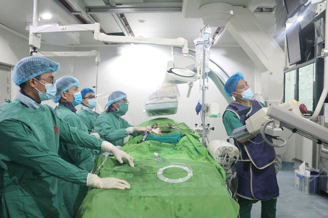 Can thiệp cho bệnh nhân - Ảnh BVCC phinh-dong-mach-chu.jpg