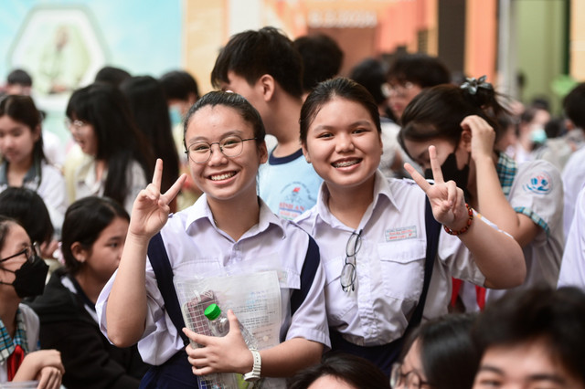 Học sinh thi vào lớp 10 TPHCM. Ảnh: Nguyễn Huế hoc-sinh-10-tphcm-25-1-104050.jpg