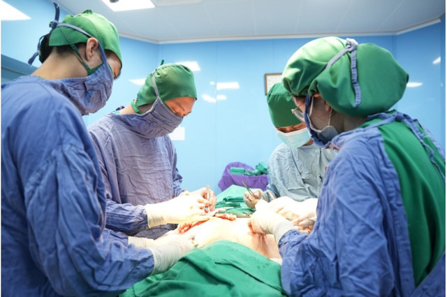 Phẫu thuật lấy và tạo hình tuyến vú sa trễ - Ảnh BVCC vusa1.jpg