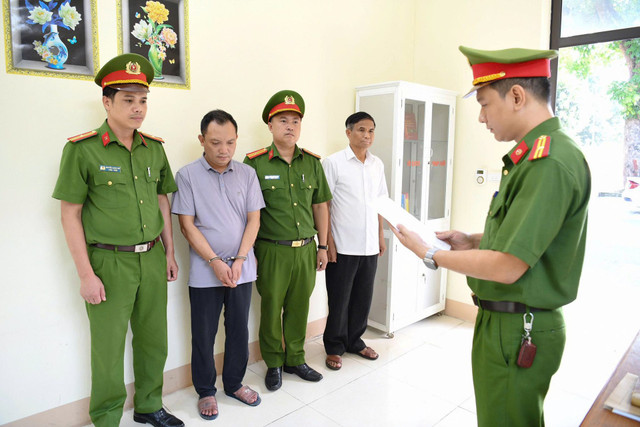 Giám đốc Athena Việt Nam -Đường Văn Thiết đang bị Công an tỉnh Phú Thọ bắt giữ. (Ảnh: Công an tỉnh Phú Thọ) althena-1-104358.jpg