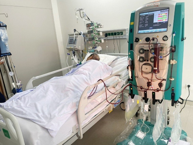 Người bệnh sốc nhiễm khuẩn, suy đa tạng do Rickettsia được điều trị hồi sức tích cực - Ảnh BVCC rika1.jpg
