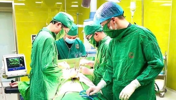 Ca phẫu thuật cho bệnh nhân - Ảnh BVCC thung-tang.jpg