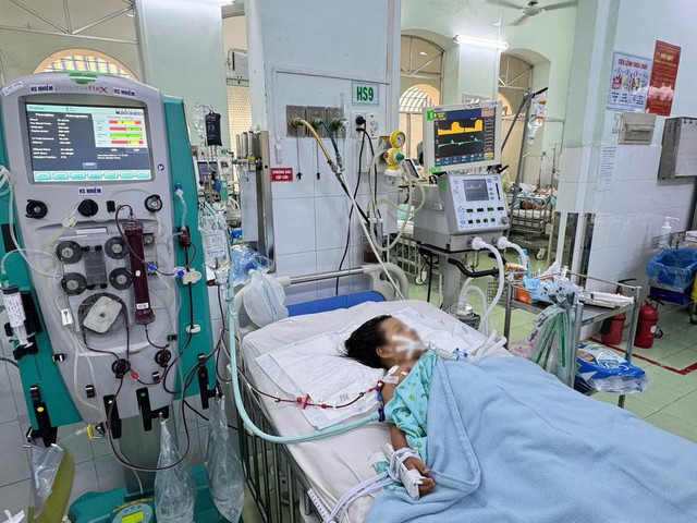 Trẻ trong những tuần hồi sức tích cực - Ảnh BVCC sxh-nang-4.jpg