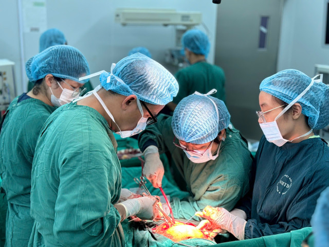Ca phẫu thuật cho sản phụ - Ảnh BVCC gen-h-di-vat.jpg