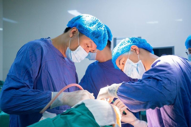 Ca phẫu thuật lấy u trung thất cho bệnh nhân - Ảnh BVCC u-trong-trung-that-3.jpg