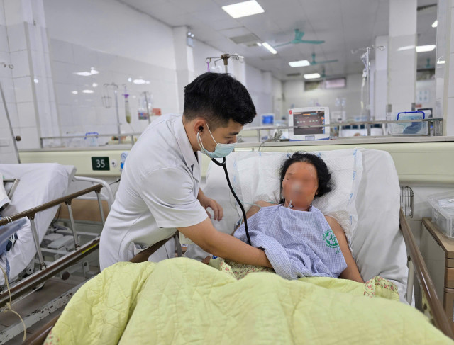 ThS.BS Nguyễn Hải Anh thăm khám cho bệnh nhân - Ảnh BVCC set-danh-1.jpg