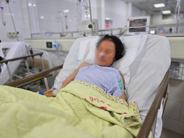 Hiện tại, sau một tuần điều trị tích cực, tình trạng bệnh nhân đã cải thiện, ý thức dần hồi phục. Tuy nhiên, tiên lượng phục hồi chức năng vận động và thần kinh vẫn cần theo dõi chặt chẽ - Ảnh BVCC set-danh-2.jpg