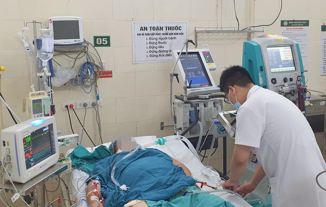 Chăm sóc cho bệnh nhân sốt xuất huyết tại BV Bạch Mai. kham-cho-bn-sxh.jpg