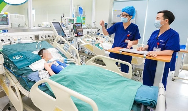 Trẻ đang được điều trị tại khoa Điều trị tích cực Nội khoa trong tình trạng nặng - Ảnh BVCC dsc05044-1784.jpg