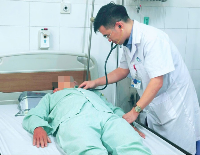 Bệnh nhân phục hồi ổn định, không còn đau ngực, các chỉ số sinh tồn trở về bình thường sau 1 ngày can thiệp. anh-chup-man-hinh-2025-07-24-082717.jpg
