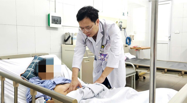 Thăm khám cho người bệnh - Ảnh BVCC 3-benh-1.jpg