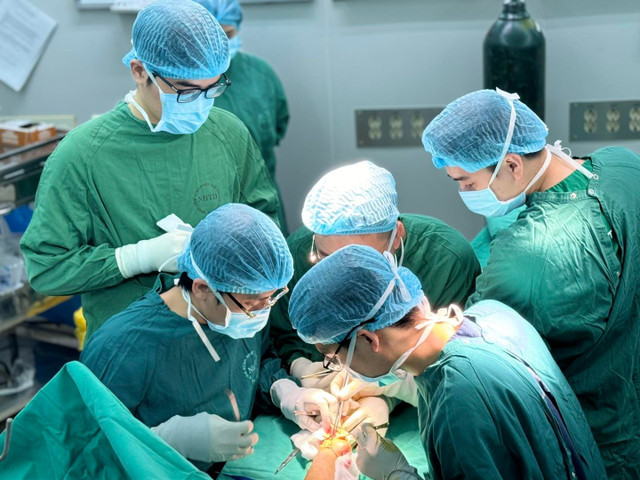 Ca phẫu thuật lấy u ở tay - Ảnh BVCC ung-thu-hiem-2.jpg