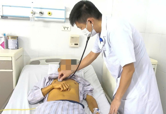 Thăm khám cho bệnh nhân - Ảnh BVCC xoan-khoan-2.jpg