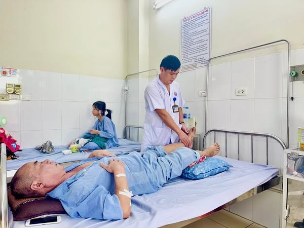 Thăm khám cho người bệnh tắc mạch chi dưới cấp. tac-mach-cap-chi-duoi.jpg