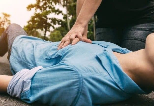 Đột tử cần ép tim, đột quỵ không ép tim - Ảnh minh họa BVCC phan-biet-dot-quy-dot-tu.jpg