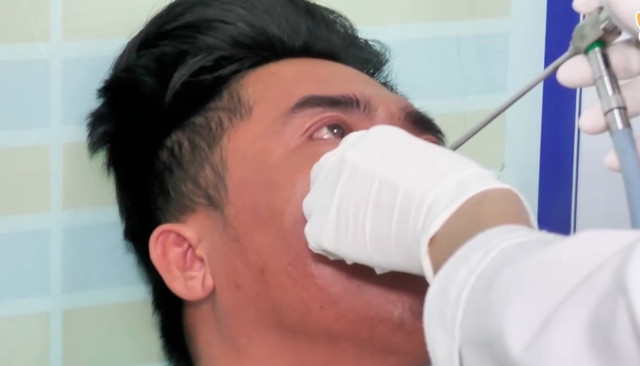 Thăm khám cho bệnh nhân - Ảnh cắt từ video bệnh viện anh-chup-man-hinh-2025-06-19-090344.jpg