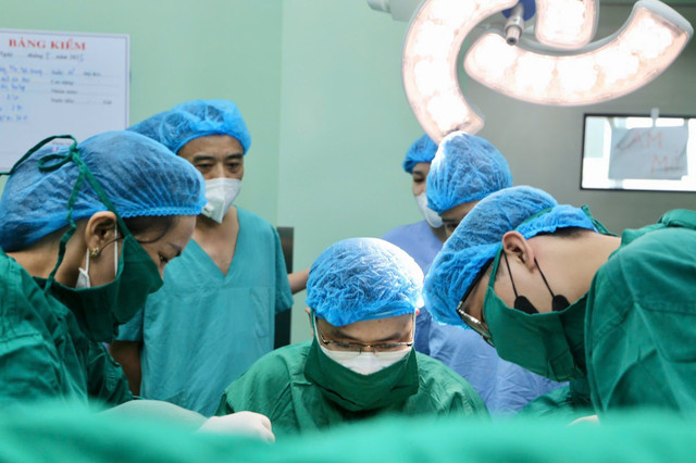 Ca phẫu thuật cho bệnh nhân - Ảnh BVCC hai-tu-cung-1.jpg