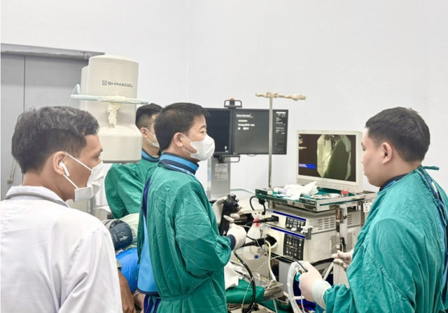 Can thiệp ERCP lấy sỏi ống mật chủ tại Bệnh viện Bãi Cháy - Ảnh BVCC soi-93.jpg