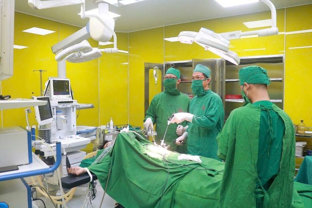 Mổ nội soi hiện nay là tiêu chuẩn vàng trong điều trị viêm ruột thừa nếu đến viện sớm - Ảnh BVCC viem-ruot-thua-1.jpg