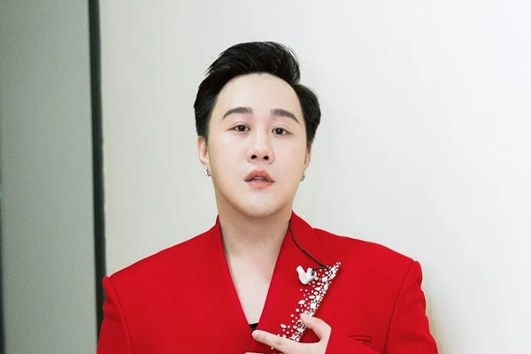 Trung Quân Idol vướng không ít ồn ào, từng được mệnh danh 'thánh mưa'