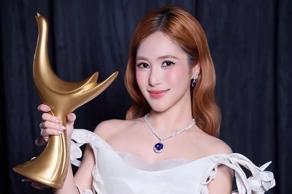 Hương Tràm tài năng ra sao trước khi thắng giải Cống hiến 2026?