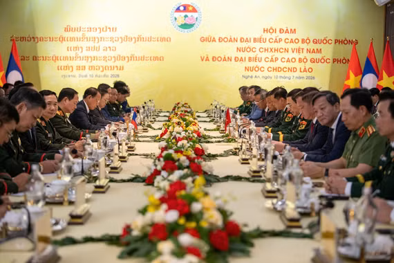 Hội đàm giữa đoàn đại biểu cấp cao Bộ Quốc phòng hai nước Việt Nam - Lào