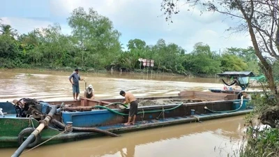 Vĩnh Long: Triệt phá 3 vụ khai thác, mua bán cát trái phép chỉ trong 1 ngày