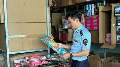 Đà Nẵng: 3 cơ sở bán đồ chơi trẻ em không rõ nguồn gốc bị xử phạt