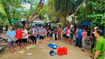 An Giang: 22 đối tượng bị bắt trong tụ điểm lắc tài xỉu ở Hòn Đất