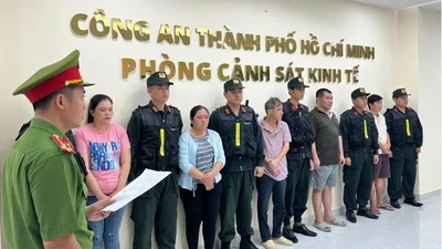 TP HCM triệt phá đường dây buôn lậu lớn, khởi tố 5 bị can