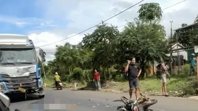 Xe tải lấn làn gây tai nạn, 2 thanh niên tử vong ở Lâm Đồng