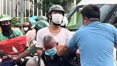 TP HCM: Khởi tố tài xế ô tô hành hung cụ ông sau va chạm giao thông