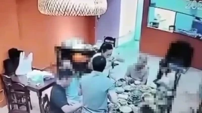 Đắk Lắk: Clip nghi người phụ nữ uống 'chén râu' trước vụ tai nạn chết người