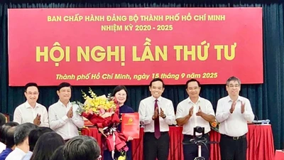 Bà Văn Thị Bạch Tuyết giữ chức Phó Bí thư Thành ủy TP HCM