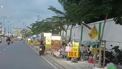 Đường Dương Quảng Hàm TP HCM: nguy cơ tái lấn chiếm vỉa hè