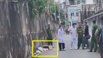 TP HCM: Phát hiện thi thể bé trai sơ sinh bị bỏ trong thùng carton
