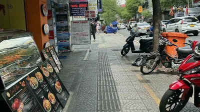 TP HCM Tạm dừng thu phí vỉa hè cho hoạt động kinh doanh