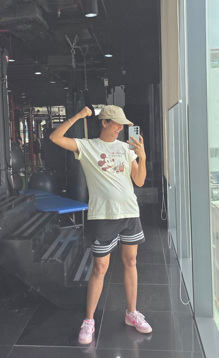 Hoa hậu H'Hen Niê đăng hình tươi tắn ở phòng gym và cho biết cô tập luyện đều đặn 45 phút mỗi ngày trong giai đoạn mang thai. Ảnh: FB H'Hen Niê