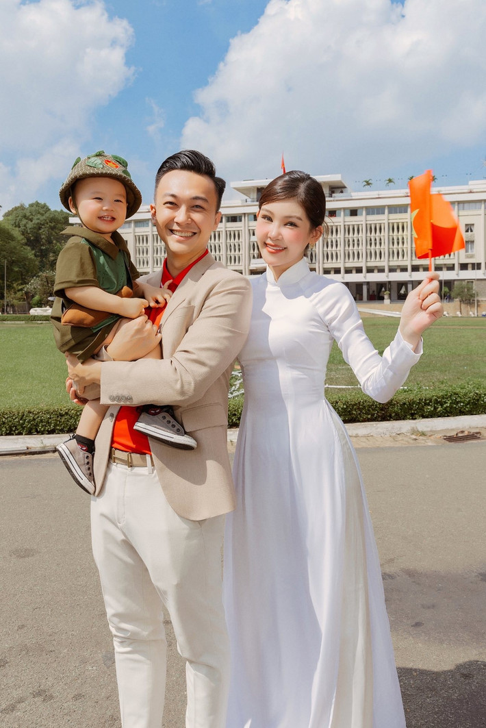 Cuộc sống hôn nhân của cựu hoa hậu nhận được sự ngưỡng mộ từ đông đảo công chúng khi cô thường xuyên chia sẻ những khoảnh khắc hạnh phúc, được ông xã hết mực yêu thương và chiều chuộng. Ảnh: FB Lê Âu Ngân Anh