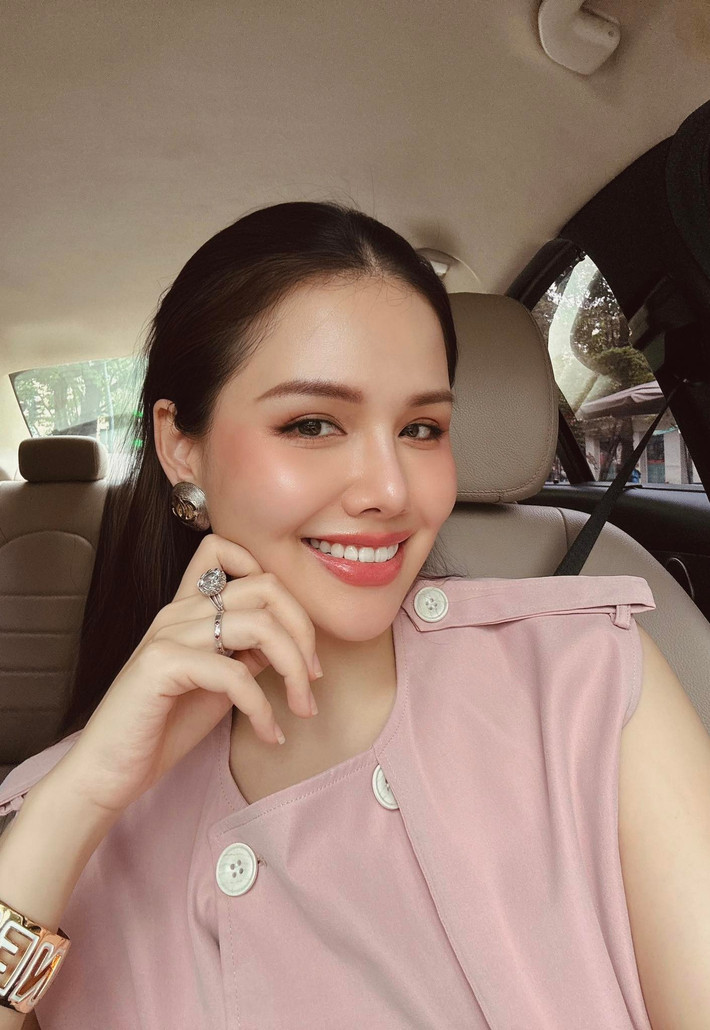 Được biết, chồng người đẹp là CEO của một tập đoàn khách sạn, khu phức hợp nghỉ dưỡng nghìn tỷ tại Đà Nẵng. Ảnh: FB Phương Anh Lê