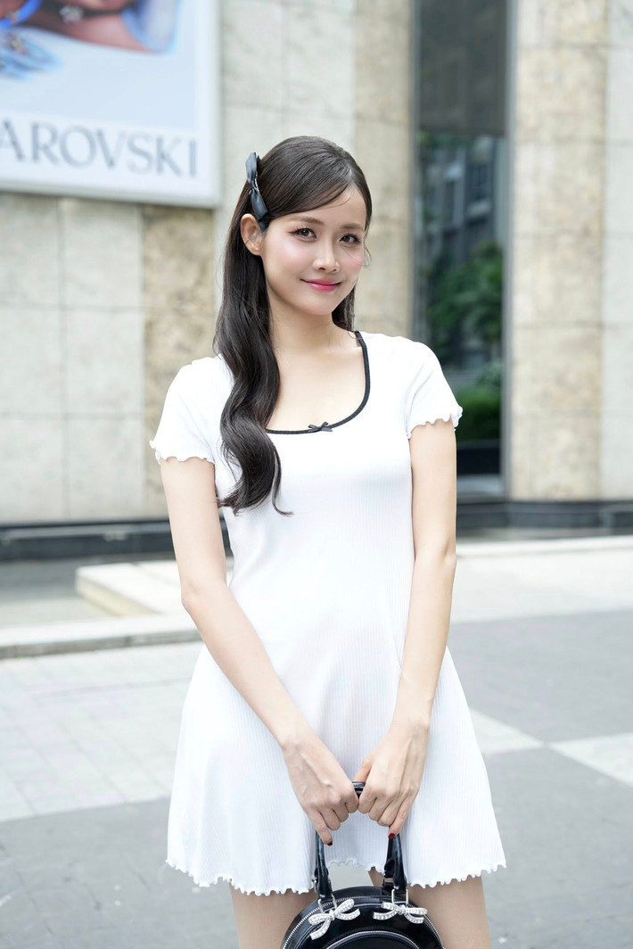 Cuộc sống hôn nhân hạnh phúc, viên mãn bên Phí Ngọc Hưng cùng hai cô con gái xinh xắn có lẽ là "liều thuốc" giúp Trương Mỹ Nhân luôn tươi trẻ. Ảnh: FB Trương Mỹ Nhân