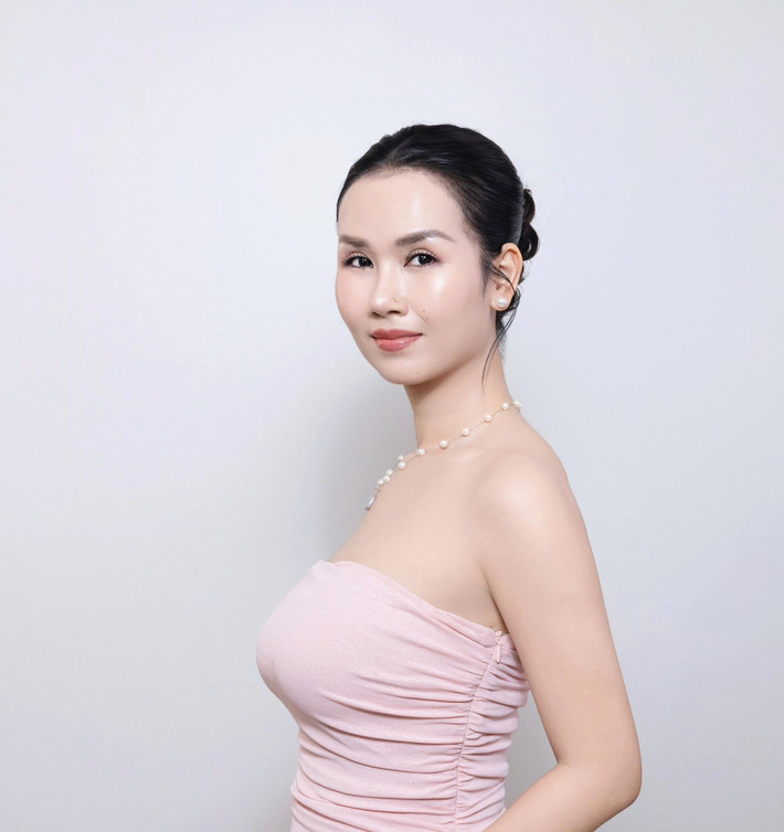 Cô viết: "Chưa bầu 50kg. Lên bàn đẻ 69kg. Hiện tại 48kg. Chỉ muốn chia sẻ với chị em rằng không có gì là không thể, chỉ là mình có muốn và quyết tâm để đạt được mục tiêu hay không".