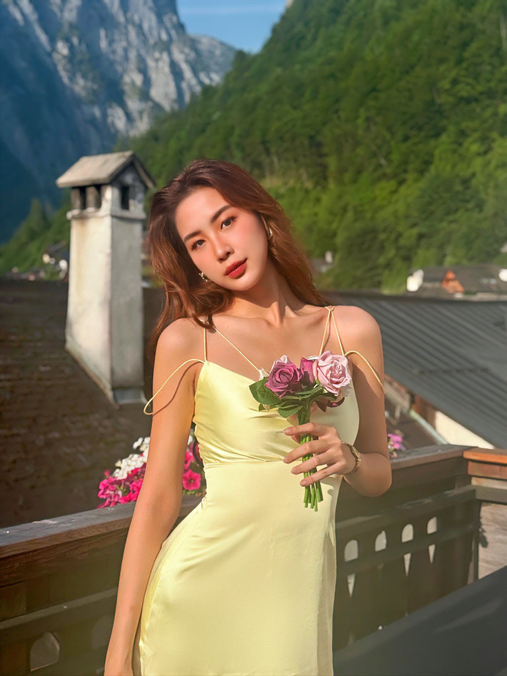 Trong những chuyến công tác nước ngoài vừa qua, Hoa hậu Bảo Ngọc ghi dấu ấn với phong cách thời trang tinh tế, biến hóa đa dạng, làm nổi bật nhan sắc ngọt ngào nhưng cũng không kém phần gợi cảm. Ảnh: FB Lê Nguyễn Bảo Ngọc