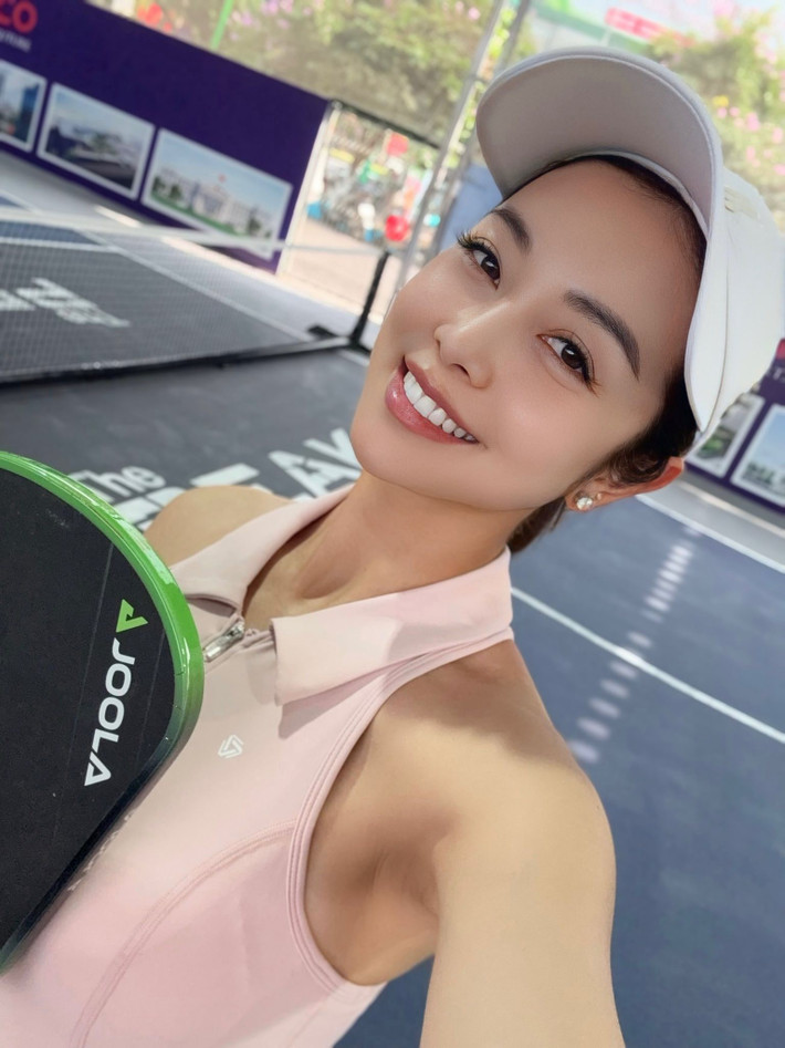 Chính nhờ 2 yếu tố sắc vóc và gout thẩm mỹ ấn tượng, bà mẹ 4 con chẳng bao giờ thua thiệt khi "đụng hàng" các mỹ nhân Vbiz. Ảnh: FB Jennifer Pham