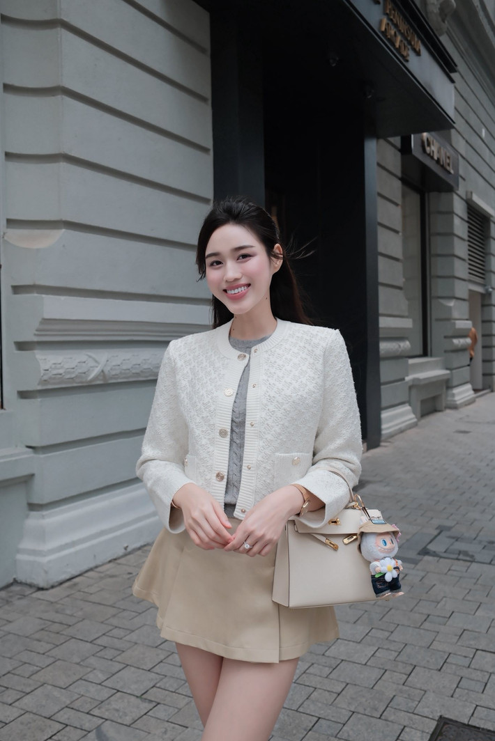 Mỗi lần xuất hiện, Đỗ Thị Hà luôn biết cách làm mới mình và gây ấn tượng mạnh mẽ với công chúng. Ảnh: FB Đỗ Thị Hà