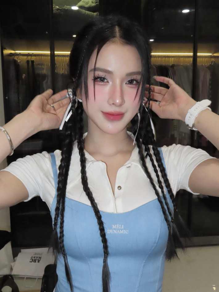 Sau hai lần sinh nở, Diệp Lâm Anh vẫn giữ được vóc dáng thon gọn, săn chắc. Ảnh: FB Diệp Lâm Anh