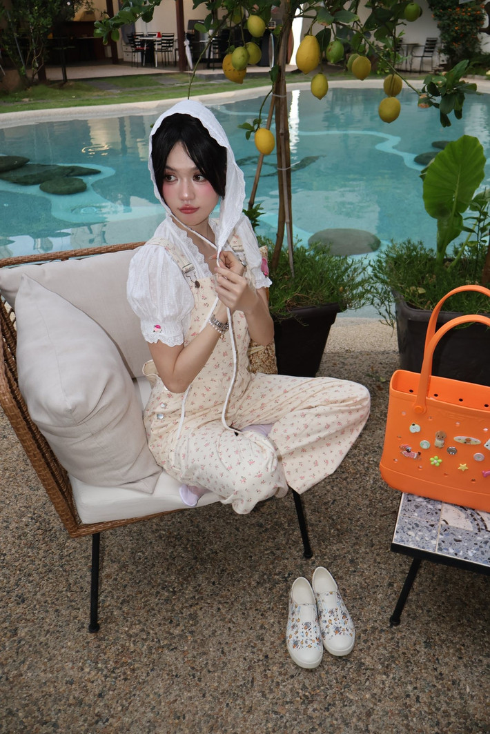 Ngọc Trinh lên đồ nhí nhảnh, đáng yêu đón chào ngày nắng đẹp. Ảnh: FB Trần Thị Ngọc Trinh